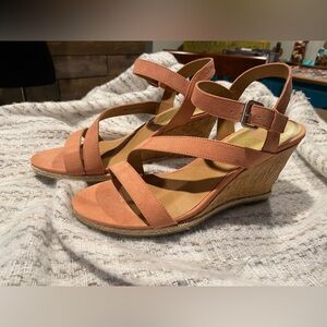 DV8 Pierra Like New Strappy Wedge Sandal With Adjustable Ankle Straps, Size 10